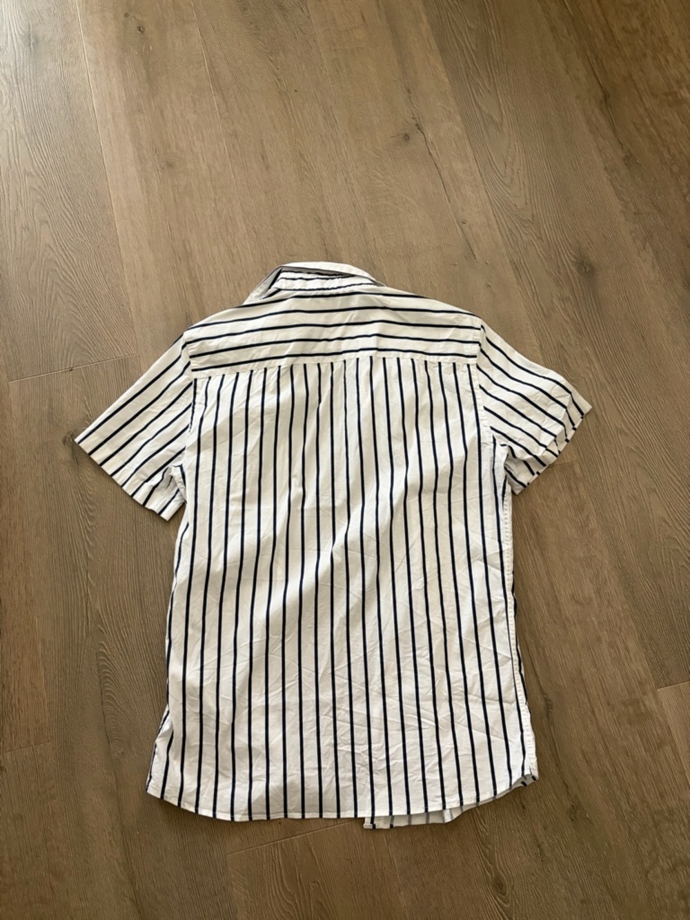 Zara White Short-Sleeve Button-Down Shirt with Navy Vertical Stripes - Picture 2 of 3